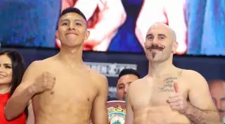 Дразнивший Головкина в костюме Бората боксер проиграл мексиканцу