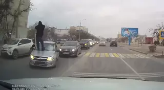 Момент смертельного наезда в центре Актау засняли на видео