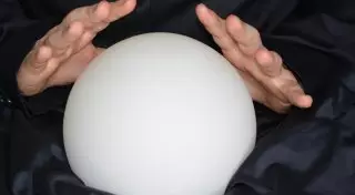 "Гадалка" из России обманула алматинку на 27 миллионов тенге