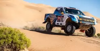 "Машина заглохла, запускали двигатель на ходу". Казахстанский экипаж - о предпоследнем этапе на "Дакаре"