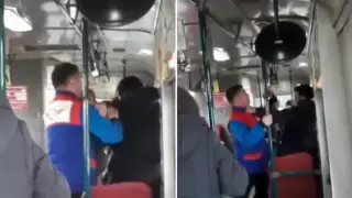 Драку кондуктора с пассажиром сняли на видео в Уральске