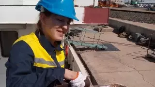 Полицейских, обвиненных в избиении девушки-инвалида, освободили от должности