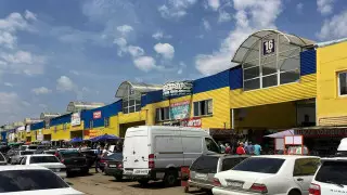 В Алматы реконструируют крупный автомобильный рынок "Жибек Жолы"