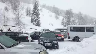 Лавина сошла на дорогу в ВКО