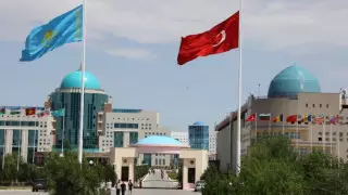 Шукеев поздравил преподавателей МКТУ имени Яссауи с присвоением особого статуса