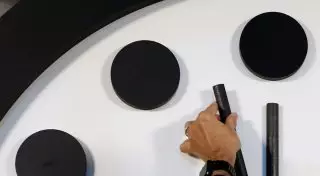 Часы Судного дня показали 100 секунд до глобальной катастрофы