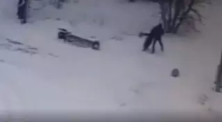 Нападение на девушку в Темиртау попало на видео