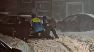 35 километров до столицы: женщина совершила рискованную поездку в буран