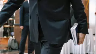 Госслужащих хотят отправлять "с дипломом в село"