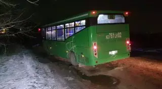 Автобус раздавил пешехода в Алматы, когда водитель сдавал задним ходом