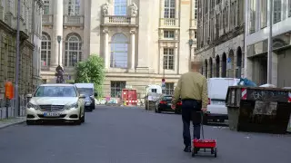 Художник обхитрил Google Maps с помощью 99 телефонов