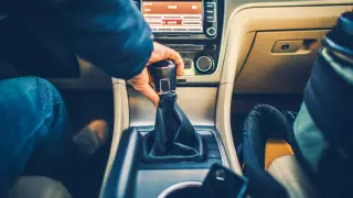 Полицейского лишили водительских прав на 7 лет и арестовали в Атырау