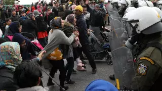 Мигранты устроили беспорядки на острове в Греции