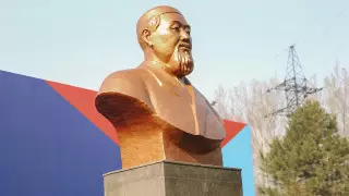 Памятник Абаю открыли в Алматы