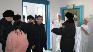 "В глазах чиновников был страх" - госслужащим ВКО показали тюремный быт