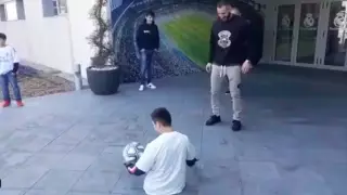 Мальчик Али из Нур-Султана сыграл со звездой "Реала"