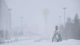 Сильный ветер в Нур-Султане: отменены занятия, закрыты трассы