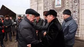 Сапарбаев посетил семью погибшего в кордайском конфликте Дархана Абдрахыма