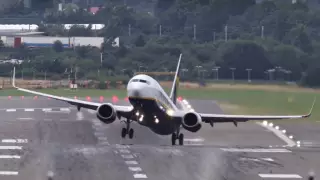 Экстремальная посадка самолетов во время шторма "Сиара" попала на видео