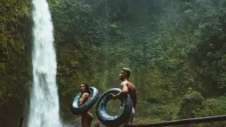 Прыжок с дамбы и гонки с быками. Самые экстремальные путешествия