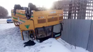 Автобус перевернулся в Актобе: 26 человек госпитализированы