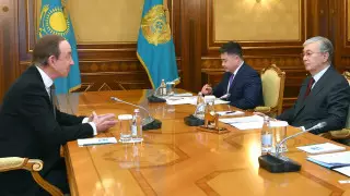 Токаев поднял вопрос цен на авиабилеты