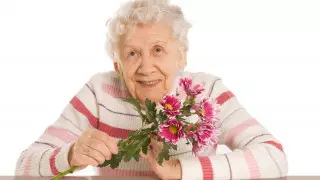 Сколько женщин старше 100 лет живет в Казахстане