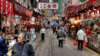 Жителям Гонконга раздали по 1280 долларов