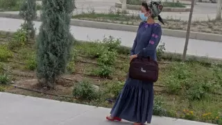 Жительницу Ашхабада оштрафовали за маску от коронавируса