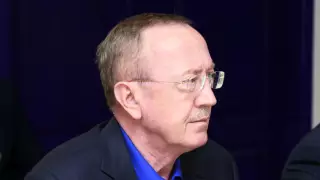 Наград не лишат, имущество не конфискуют - судья разъяснил приговор Василию Розинову