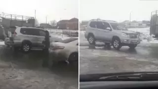 Чиновника в ЗКО наказали за то, что он забрал жену с работы