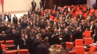 Депутаты устроили массовую драку в парламенте Турции