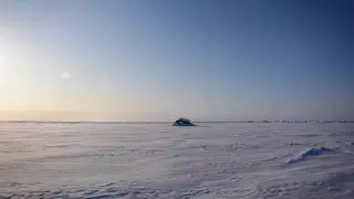 Американская подлодка всплыла в Арктике, пробив лед