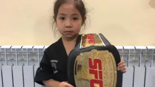 "Отомстила за всех женщин". Семилетняя боец прославилась в Сети