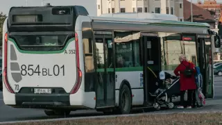 Астанчанке сломали ребро во время давки в автобусе