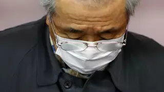 Эпидемиолог назвал безопасную дистанцию между людьми во время пандемии