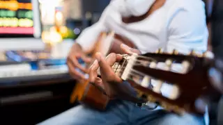 "Вместе, дома" - музыканты дают концерты в соцсетях из-за коронавируса