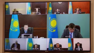 Мамин поручил акимам обеспечить сохранение рабочих мест