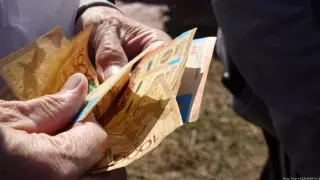 Кому пенсию будут доставлять на дом в Алматы