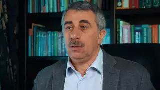 Важнее мыть руки, чем улицы. Новое видео Комаровского о коронавирусе
