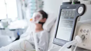 Больного коронавирусом подключили к аппарату ИВЛ в Алматы