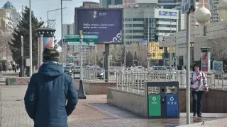 В Нур-Султане и Алматы ограничили выход людей на улицу