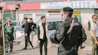 Гуляющих на улице людей будут штрафовать в Нур-Султане и Алматы