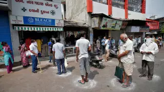 "Өлім жазасы, депортация". Шетелде карантин режимін бұзғандарға қандай жаза қарастырылған?