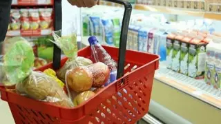 Более 800 тысяч человек получат бесплатные продуктово-бытовые наборы