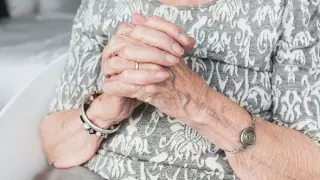 "Оставьте его молодым". 90-летняя женщина умерла от коронавируса, отказавшись от ИВЛ