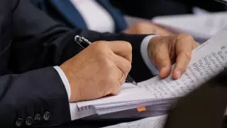 Қазақстанда қандай кәсіпорындарда қысқарту болмайтыны айтылды