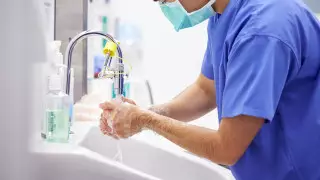 28 медиков заразились коронавирусом в Казахстане