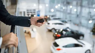 Онлайн-регистрацию авто, купленных в салоне, запустят в Казахстане