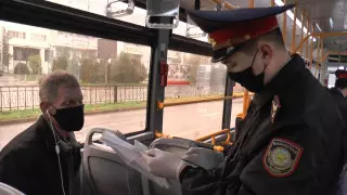 Полицейские устроили проверку пассажиров общественного транспорта Алматы